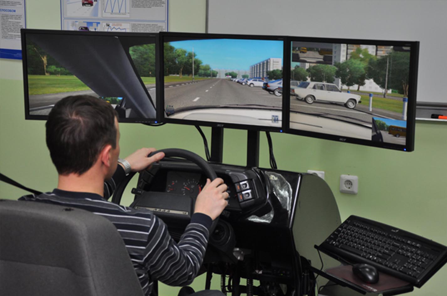 Обучение теории и первые занятия на автодроме