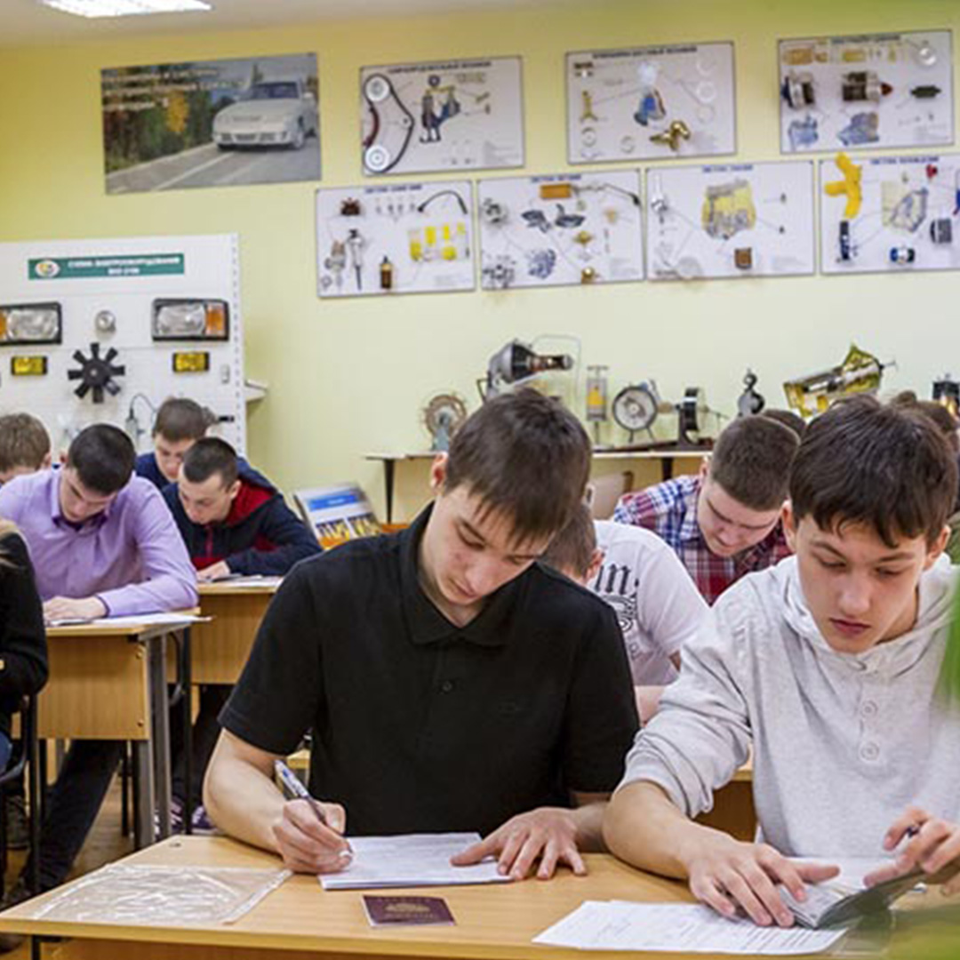 Очное обучение в вечернее время с группой не более 12 человек